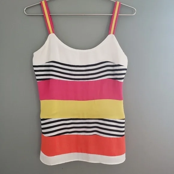 Esley M lightweight top - Picture 2 of 7